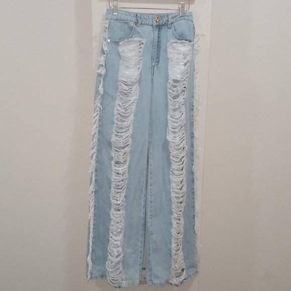 Denim - Light blue denim jends with distressed front and french